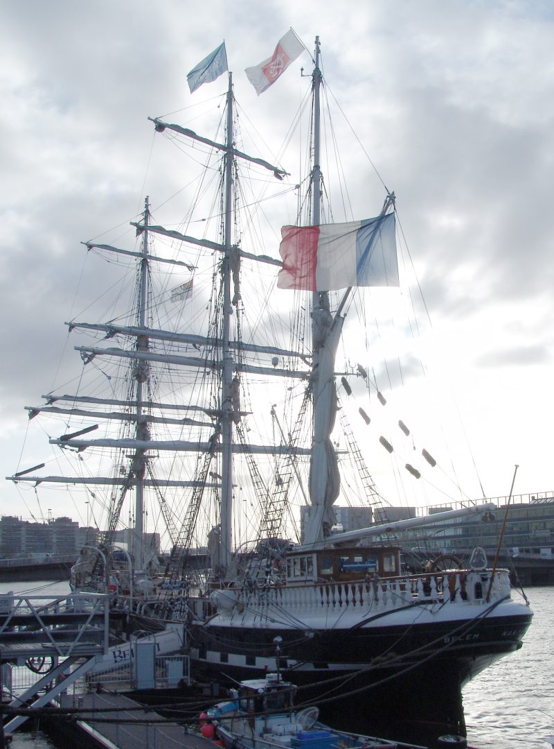 Navire Belem avec drapeau français